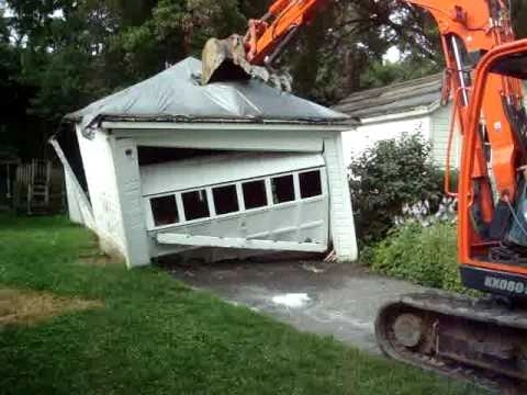 Shed demolition in L’Assomption